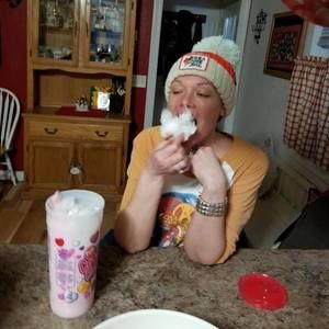 Meet your Posher, Holly